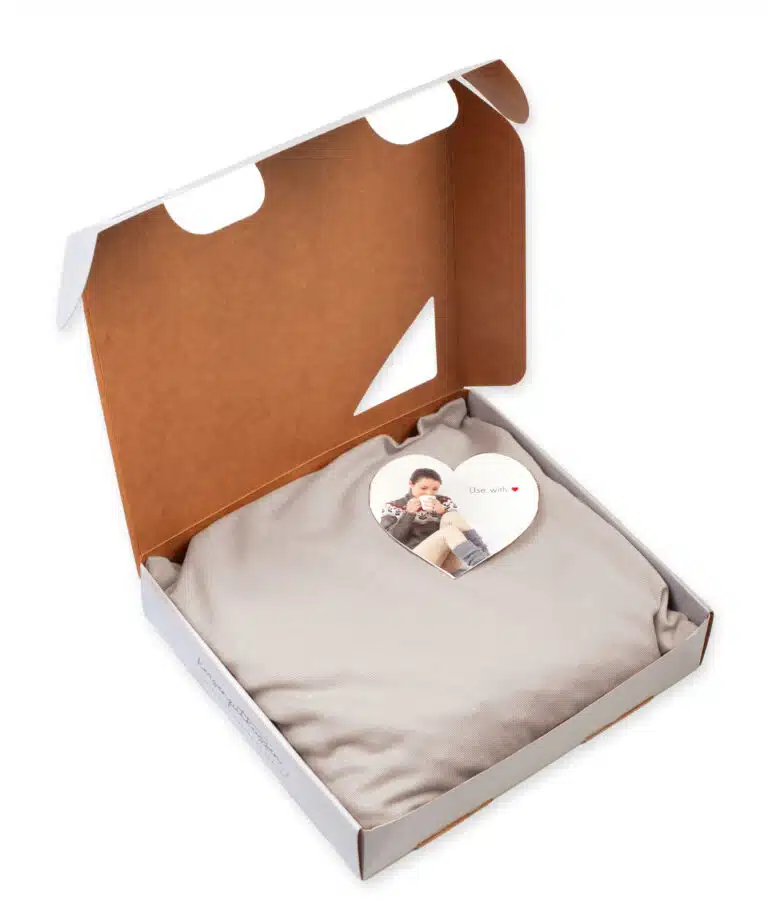 JD210190 kersenpitkussens webshop kleo - vierkant - packshot in doos